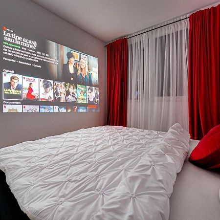 Appartement Ari Cinema Apartament With 2M Videoproiector à Arad Extérieur photo
