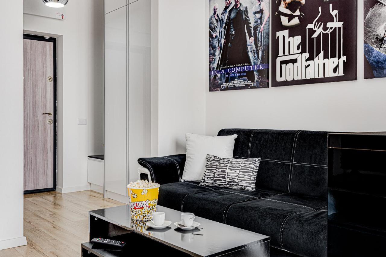 Appartement Ari Cinema Apartament With 2M Videoproiector à Arad Extérieur photo