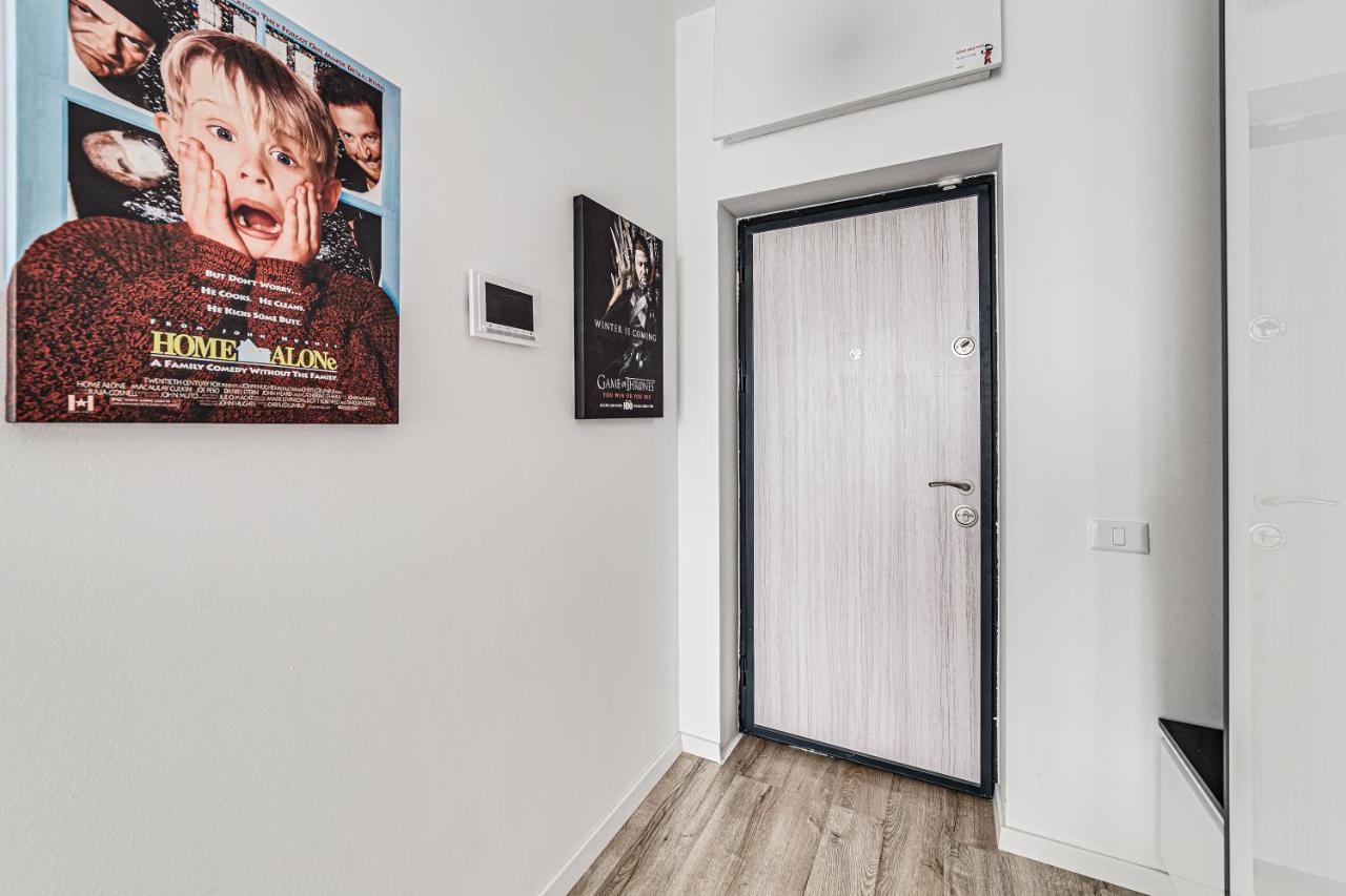 Appartement Ari Cinema Apartament With 2M Videoproiector à Arad Extérieur photo